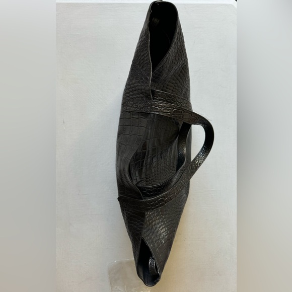 Cuyana Classic Structured Leather Tote Croc Embossed Black - Picture 14 of 17